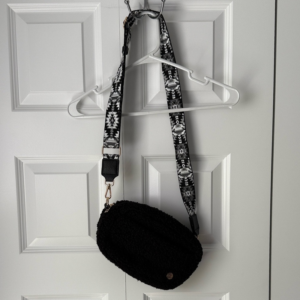 SIMPLY SOUTHERN // FLUFFY CROSS BODY PURSE WITH AZTEC PRINT STRAP